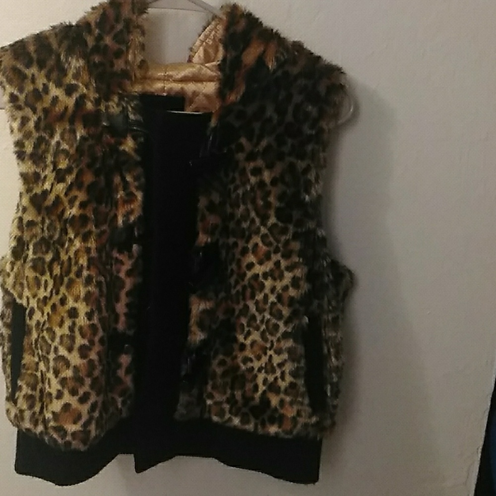 Faux fur vest/hoodie. Forever 21